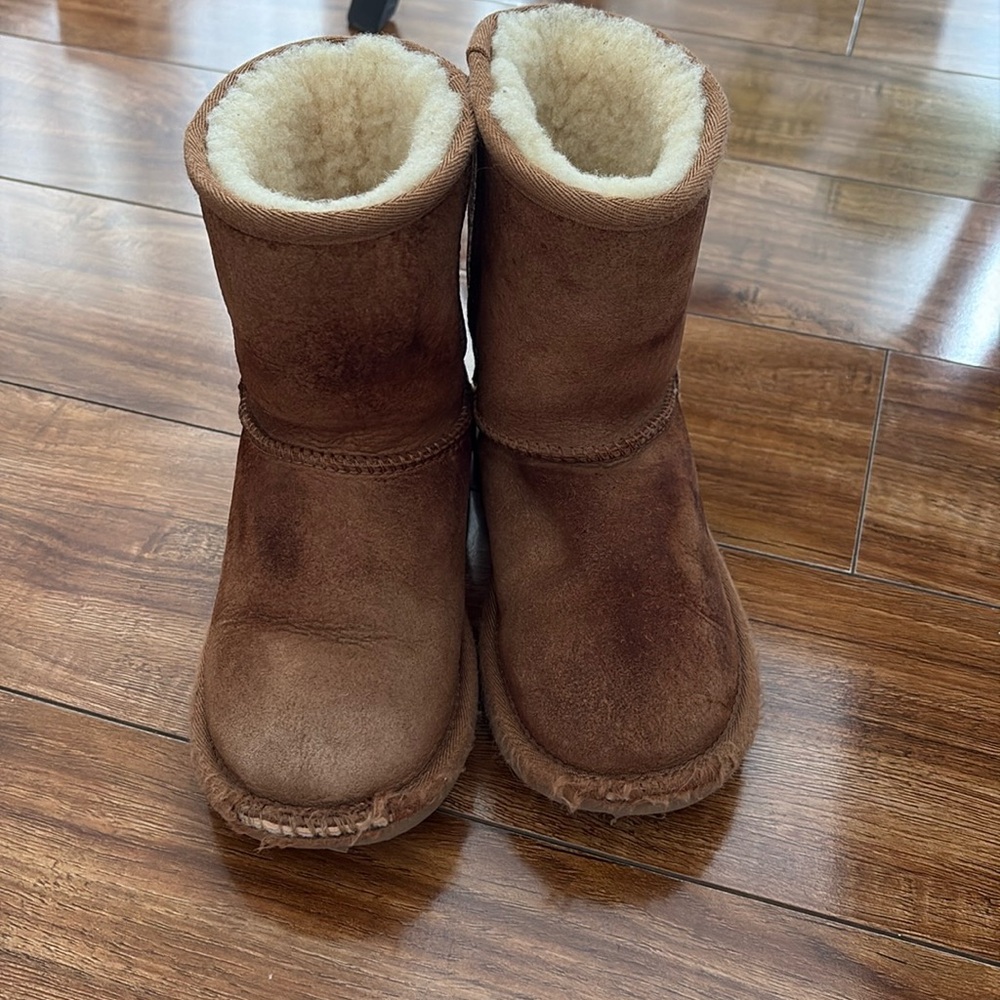 UGG Youth Boot, Size 1